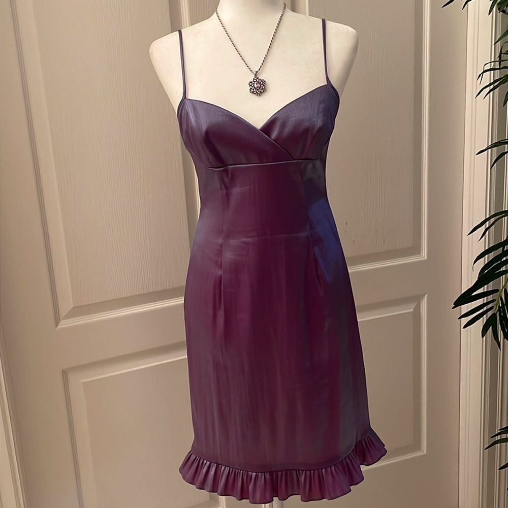 Violet iridescent satin Cocktail dress by Adrianna Papell Evening. Size 6.